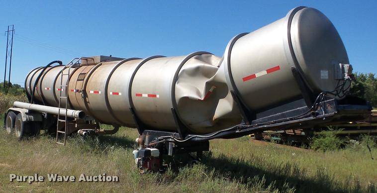 image for item J8734 2001 Polar 11-24857 vacuum tank trailer