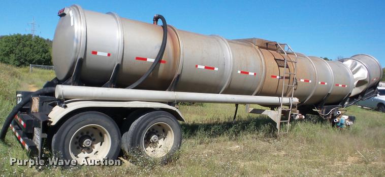 image for item J8734 2001 Polar 11-24857 vacuum tank trailer
