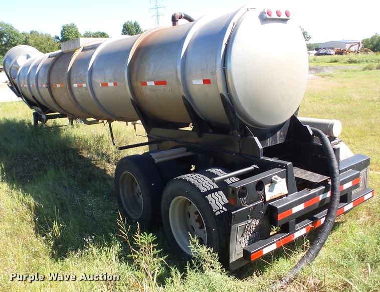 image for item J8734 2001 Polar 11-24857 vacuum tank trailer