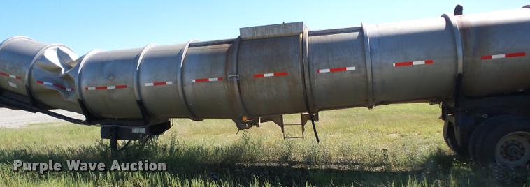 image for item J8734 2001 Polar 11-24857 vacuum tank trailer