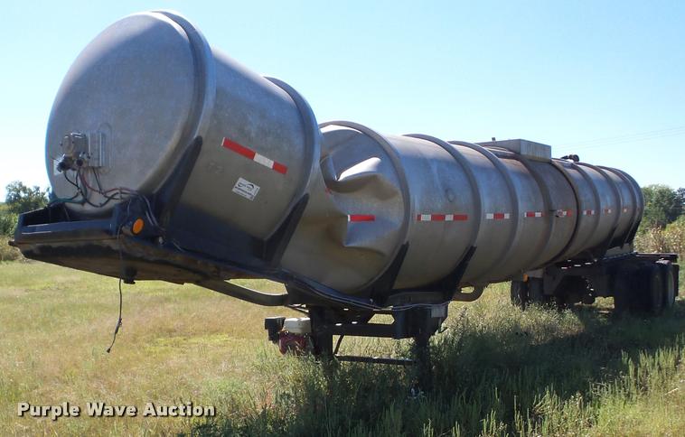 image for item J8734 2001 Polar 11-24857 vacuum tank trailer