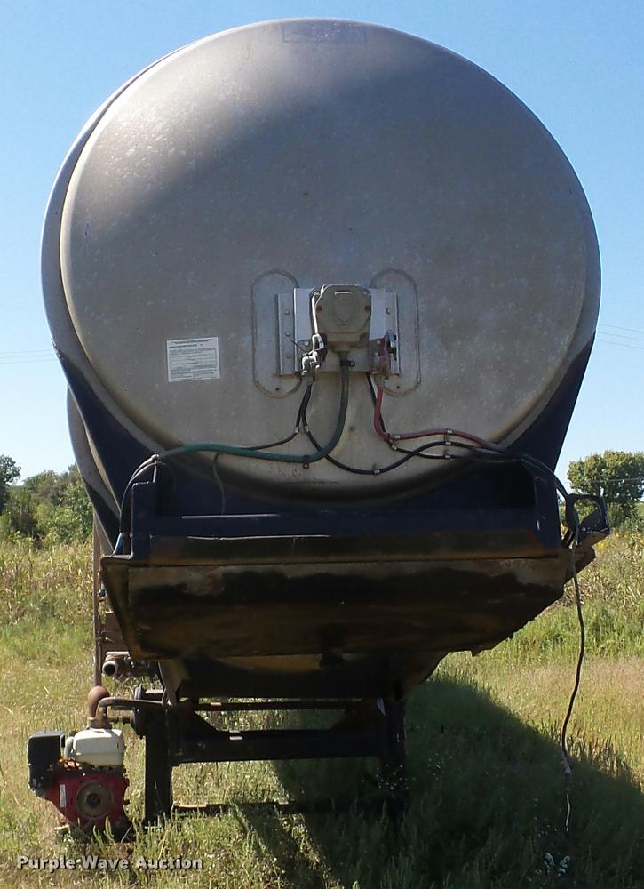 image for item J8734 2001 Polar 11-24857 vacuum tank trailer