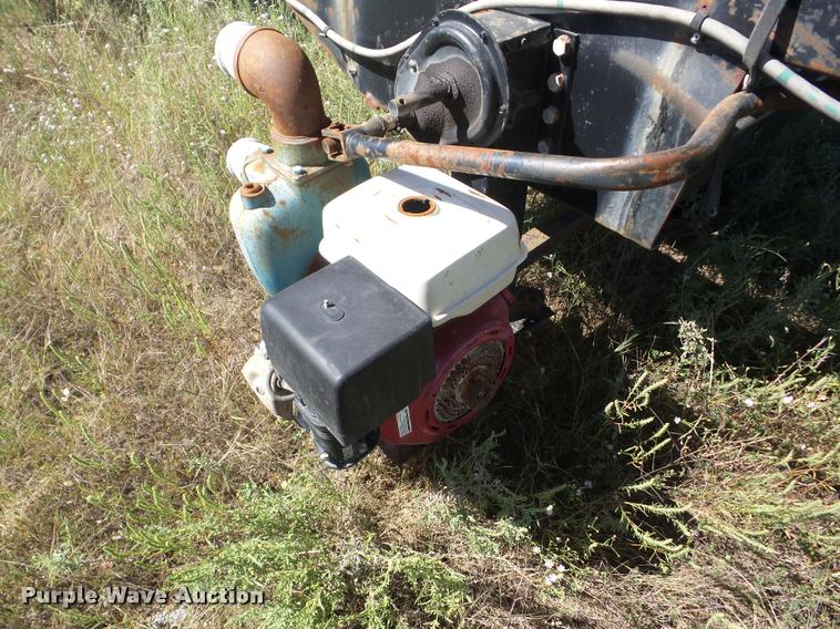 image for item J8734 2001 Polar 11-24857 vacuum tank trailer