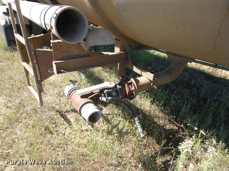 image for item J8734 2001 Polar 11-24857 vacuum tank trailer