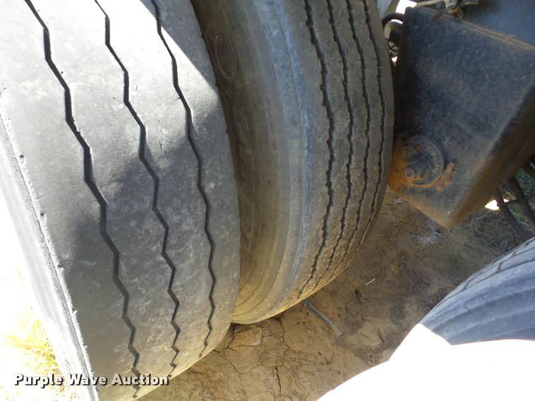 image for item J8734 2001 Polar 11-24857 vacuum tank trailer