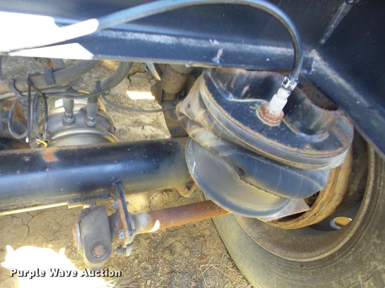 image for item J8734 2001 Polar 11-24857 vacuum tank trailer