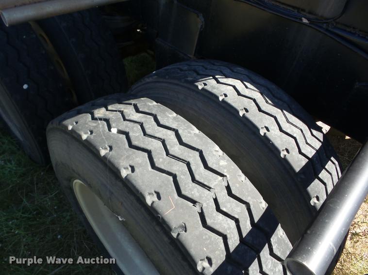 image for item J8734 2001 Polar 11-24857 vacuum tank trailer