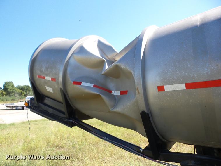 image for item J8734 2001 Polar 11-24857 vacuum tank trailer
