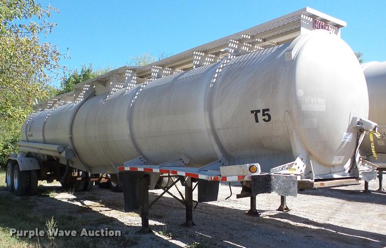 image for item J8735 1994 Heil vacuum tank trailer