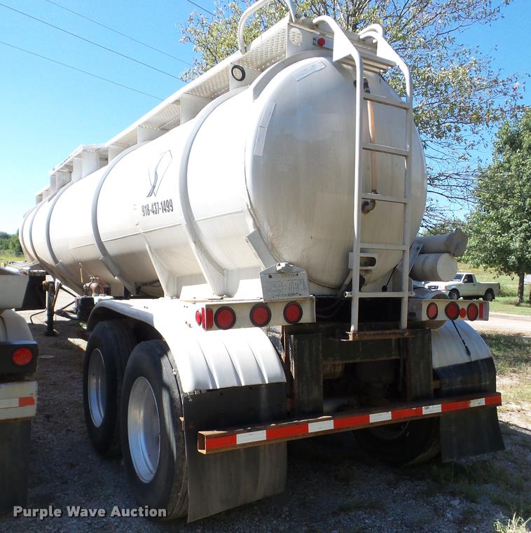image for item J8735 1994 Heil vacuum tank trailer