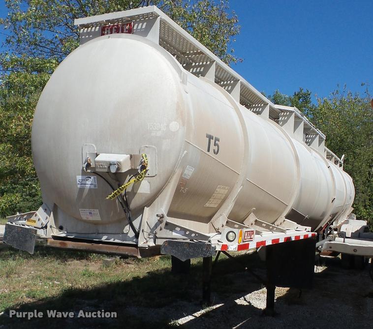 image for item J8735 1994 Heil vacuum tank trailer