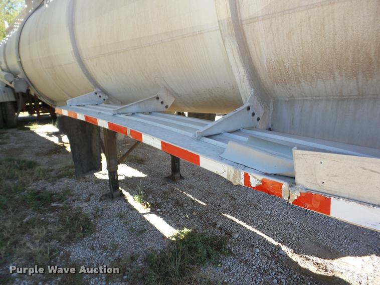 image for item J8735 1994 Heil vacuum tank trailer