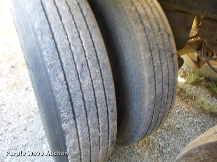 image for item J8735 1994 Heil vacuum tank trailer