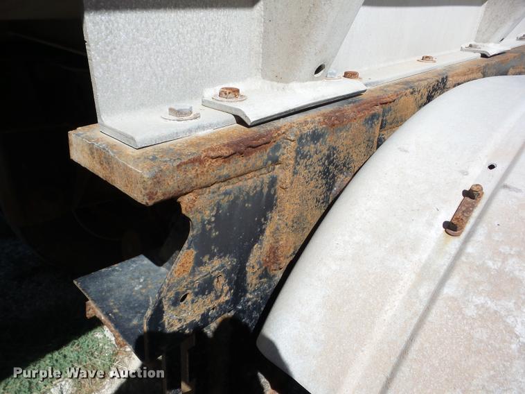 image for item J8735 1994 Heil vacuum tank trailer