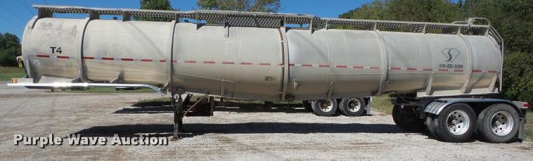 image for item J8736 1994 Heil vacuum tank trailer