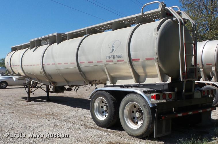 image for item J8736 1994 Heil vacuum tank trailer