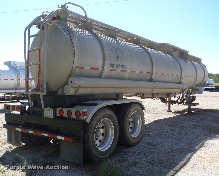 image for item J8736 1994 Heil vacuum tank trailer