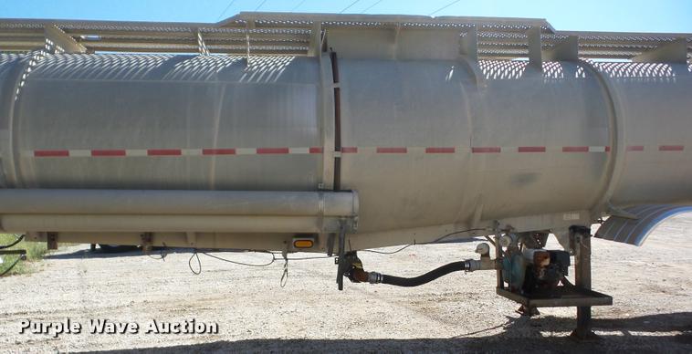 image for item J8736 1994 Heil vacuum tank trailer