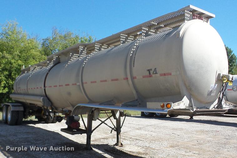 image for item J8736 1994 Heil vacuum tank trailer