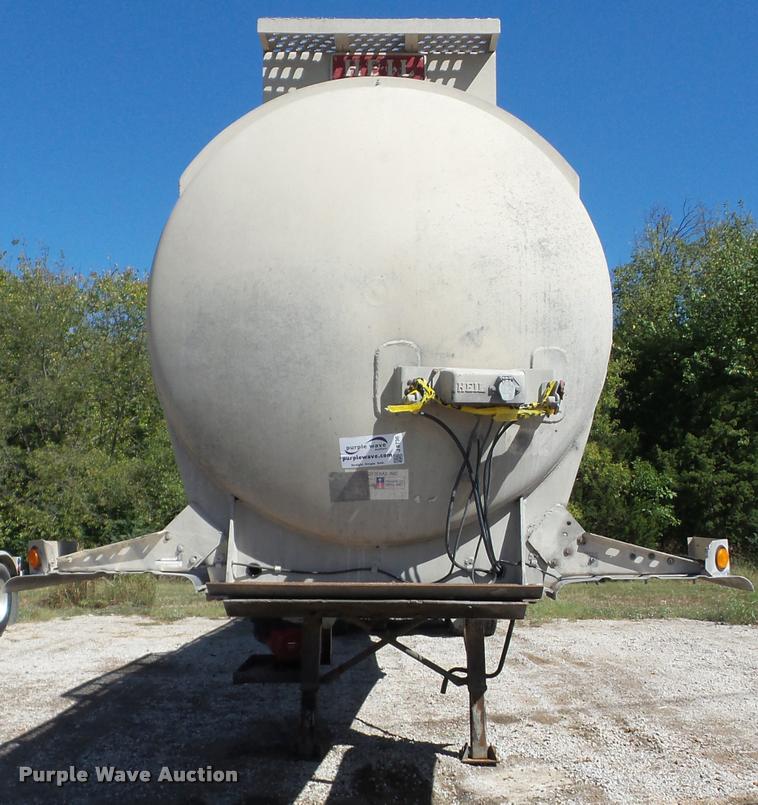 image for item J8736 1994 Heil vacuum tank trailer