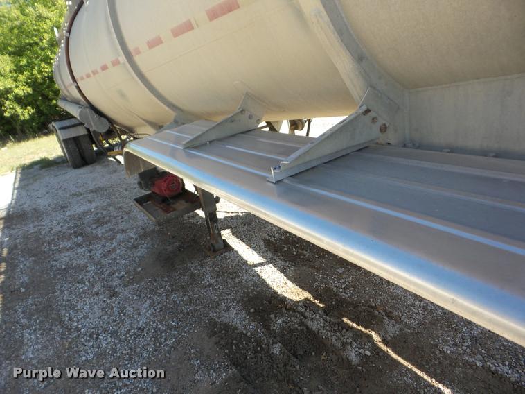 image for item J8736 1994 Heil vacuum tank trailer