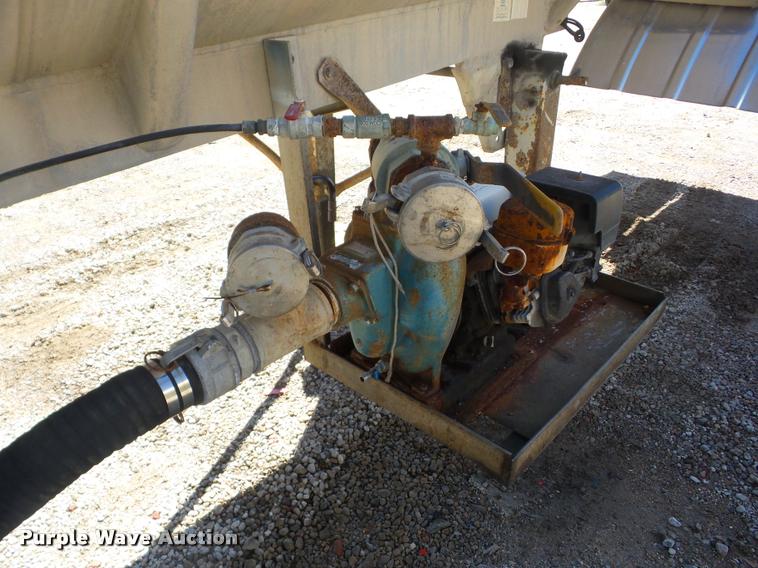 image for item J8736 1994 Heil vacuum tank trailer