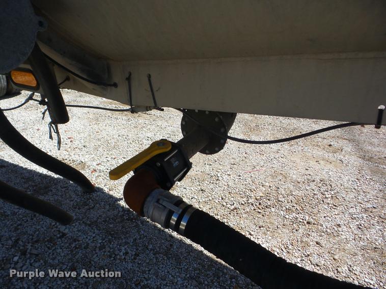 image for item J8736 1994 Heil vacuum tank trailer