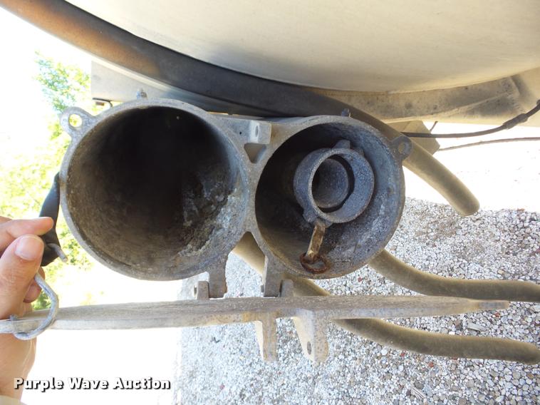 image for item J8736 1994 Heil vacuum tank trailer