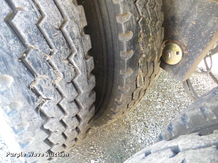 image for item J8736 1994 Heil vacuum tank trailer