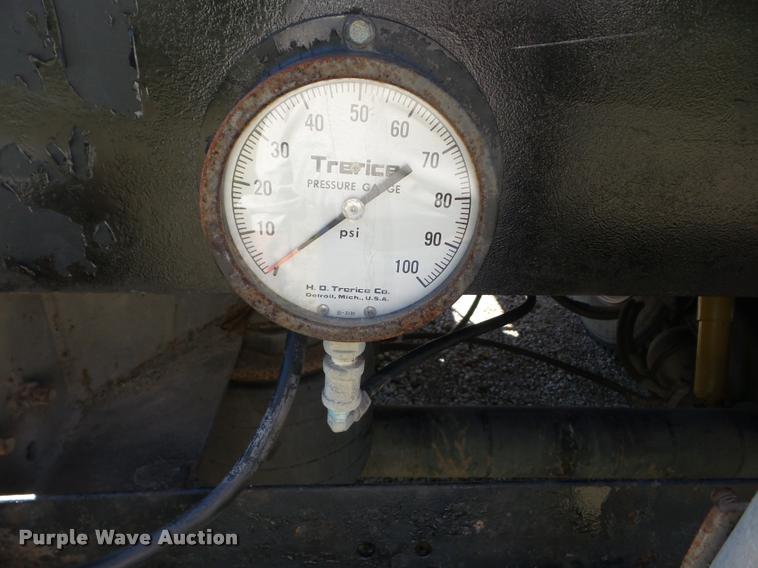 image for item J8736 1994 Heil vacuum tank trailer