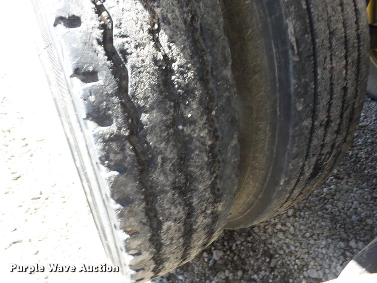 image for item J8736 1994 Heil vacuum tank trailer