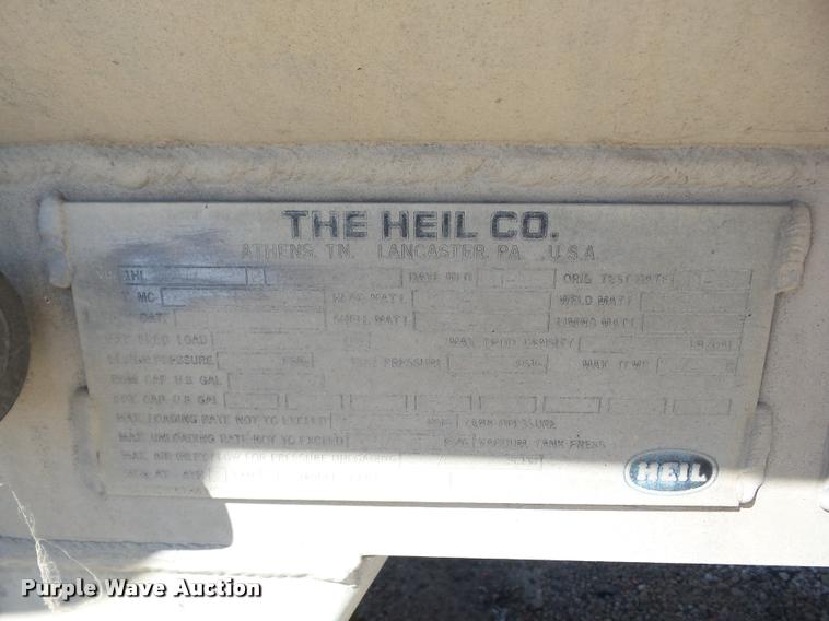 image for item J8736 1994 Heil vacuum tank trailer