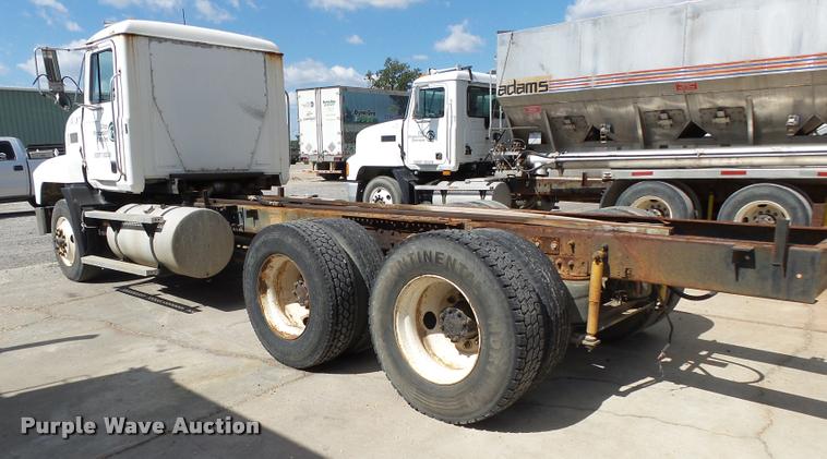 image for item K1097 1998 Mack CH613 truck chassis