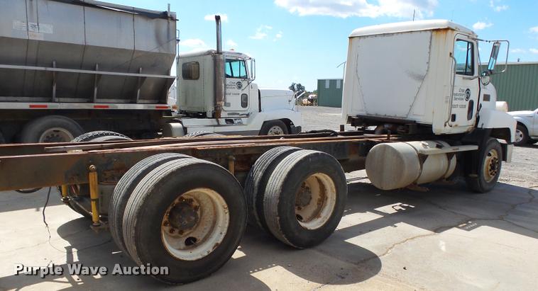 image for item K1097 1998 Mack CH613 truck chassis