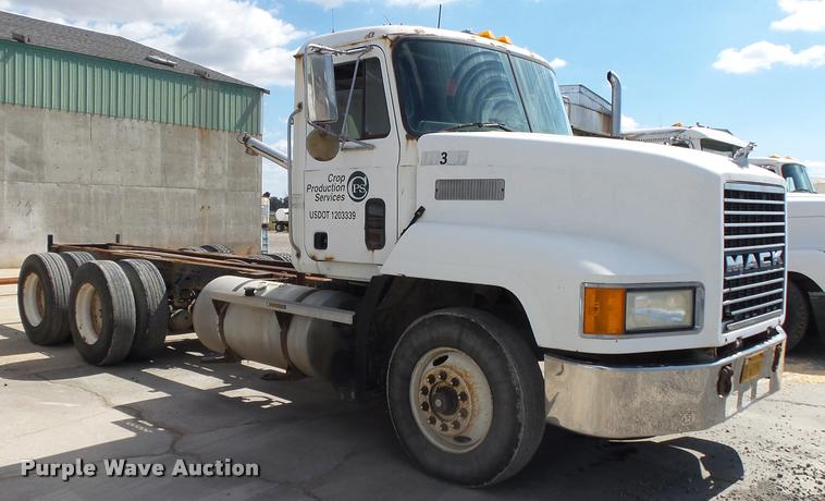 image for item K1097 1998 Mack CH613 truck chassis