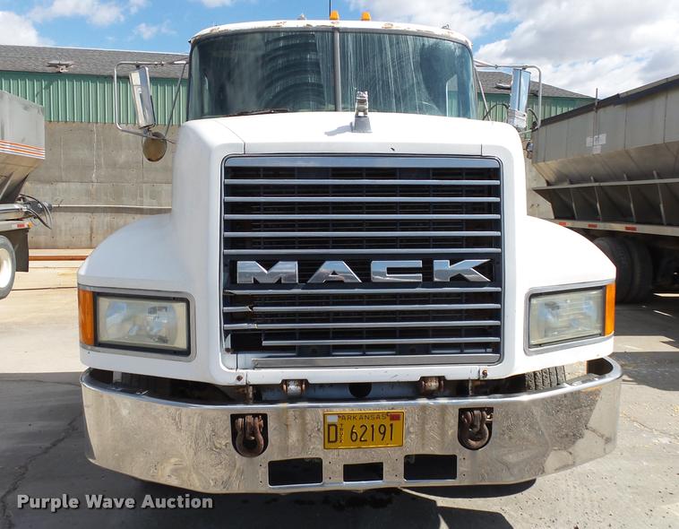 image for item K1097 1998 Mack CH613 truck chassis