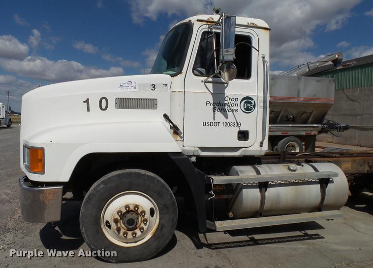 image for item K1097 1998 Mack CH613 truck chassis