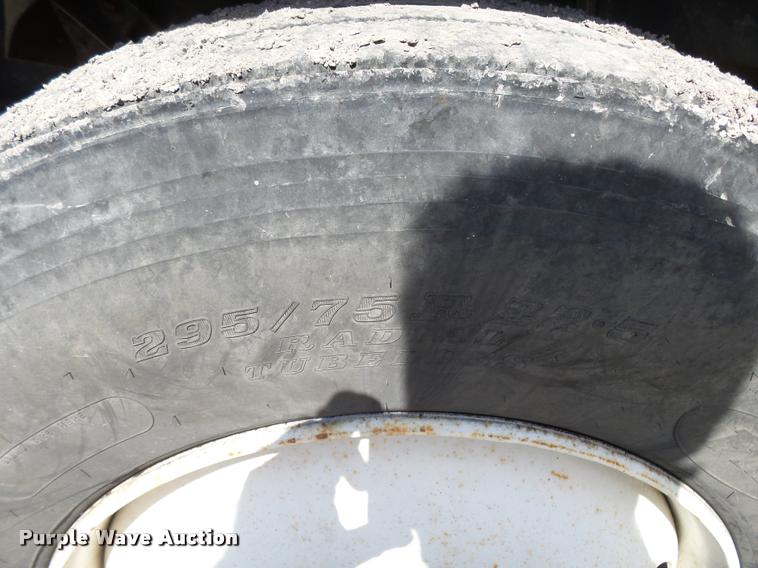 image for item K1097 1998 Mack CH613 truck chassis