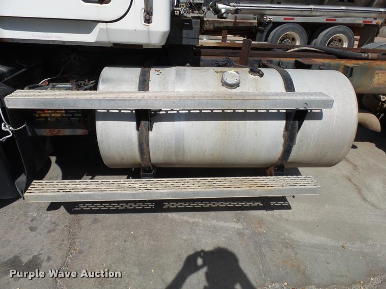 image for item K1097 1998 Mack CH613 truck chassis