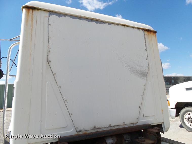 image for item K1097 1998 Mack CH613 truck chassis