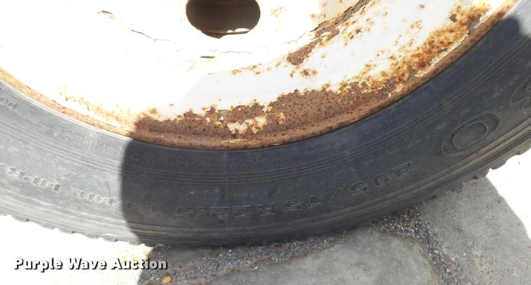 image for item K1097 1998 Mack CH613 truck chassis