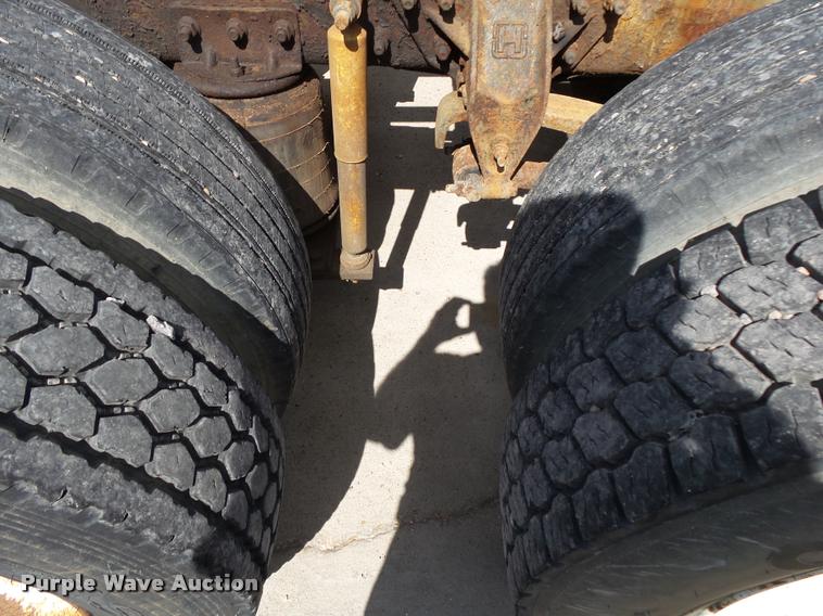 image for item K1097 1998 Mack CH613 truck chassis