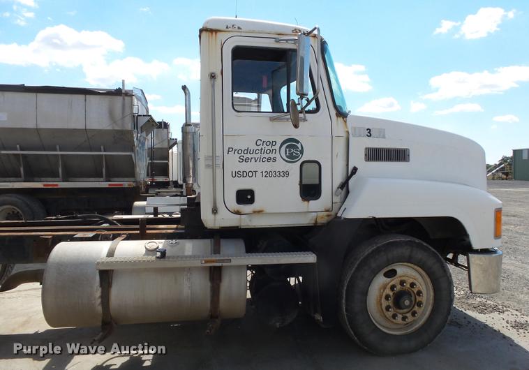 image for item K1097 1998 Mack CH613 truck chassis