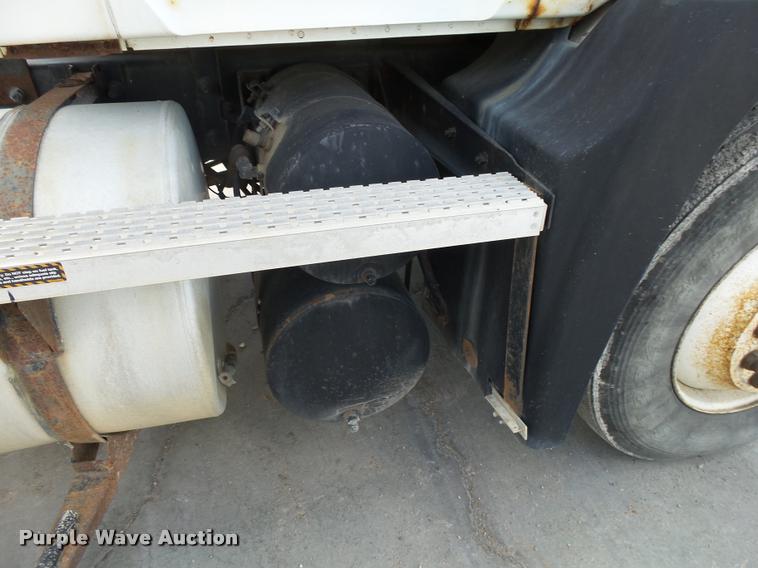 image for item K1097 1998 Mack CH613 truck chassis