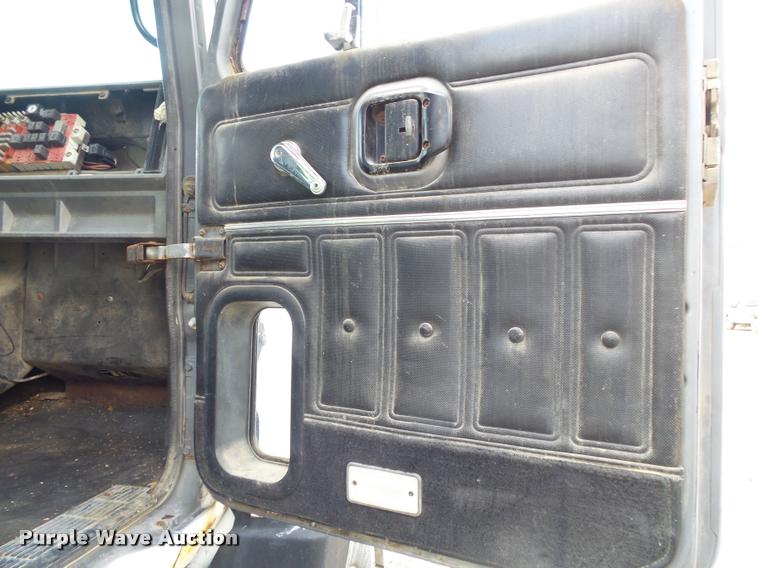 image for item K1097 1998 Mack CH613 truck chassis