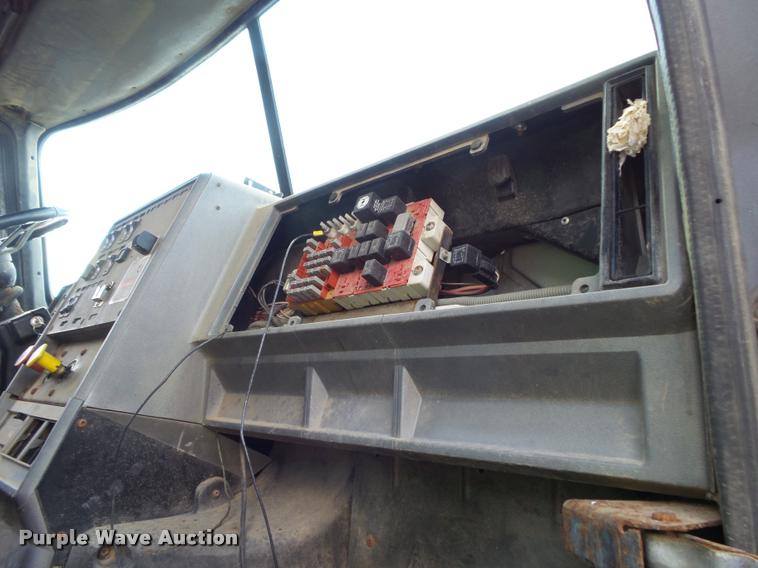 image for item K1097 1998 Mack CH613 truck chassis