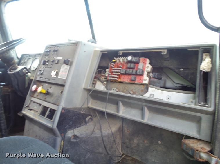 image for item K1097 1998 Mack CH613 truck chassis