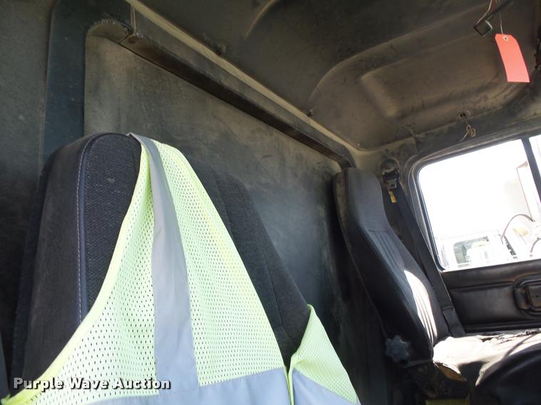 image for item K1097 1998 Mack CH613 truck chassis