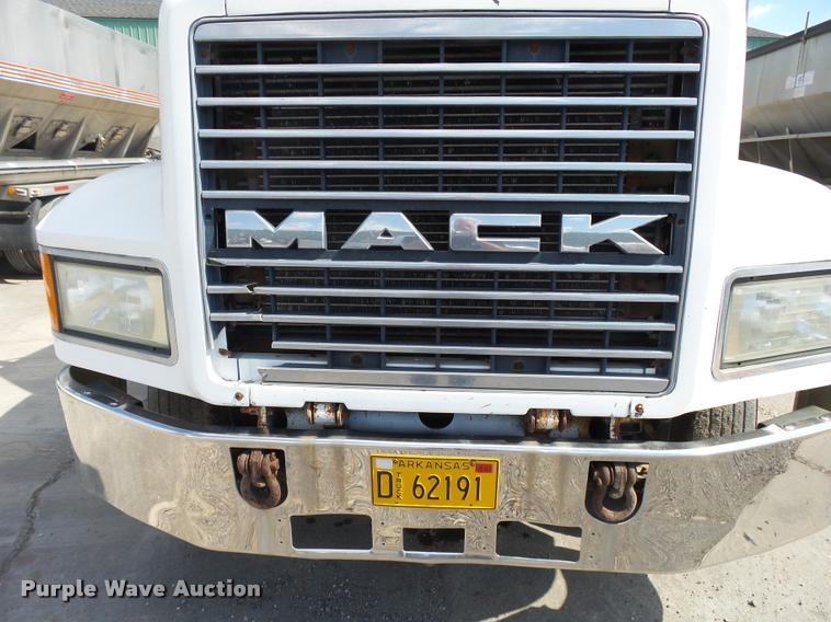 image for item K1097 1998 Mack CH613 truck chassis