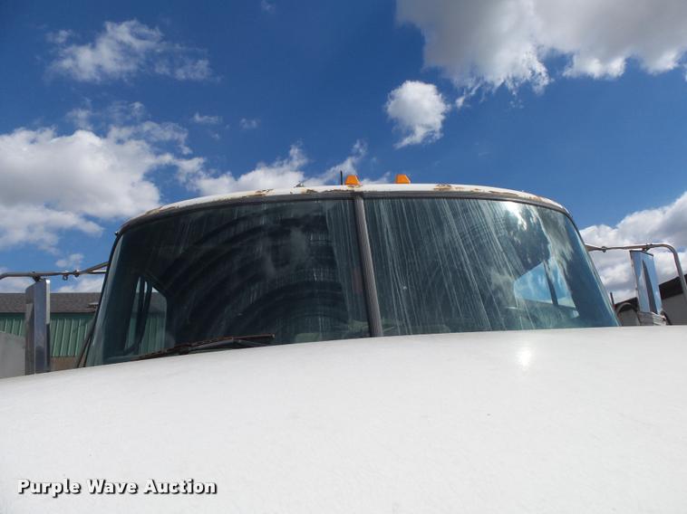 image for item K1097 1998 Mack CH613 truck chassis